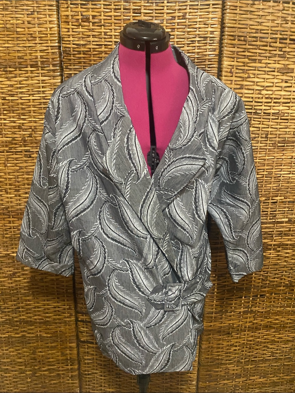 Vntg  Byer Too! Blk gray leaf pattern 3/4 sleeve attached belt Blazer Jacket 13